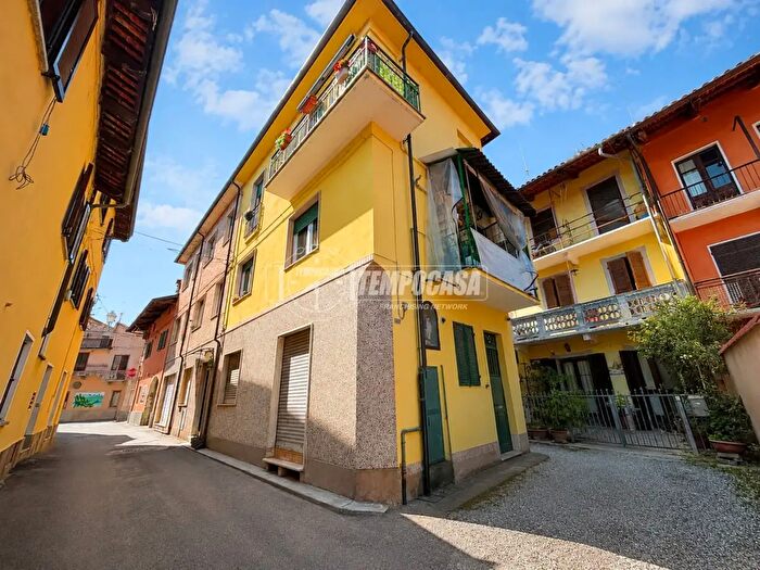 Casa con 6 locali in vendita in Via Cesare Battisti, Candia Canavese