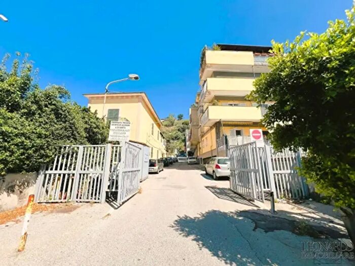 Appartamento bilocale in vendita in Via Terracina, Napoli