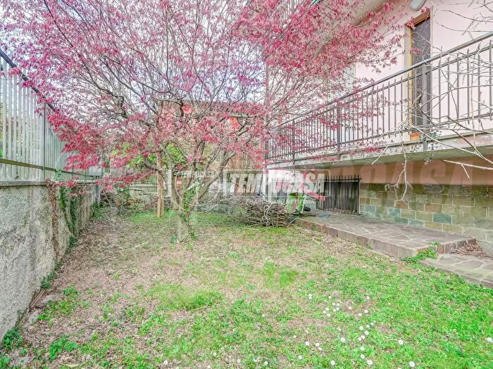 Appartamento quadrilocale in vendita in Cocquio Trevisago