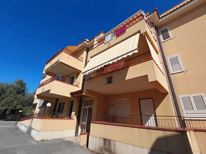 Appartamento trilocale in vendita in Via della Campana, Furnari