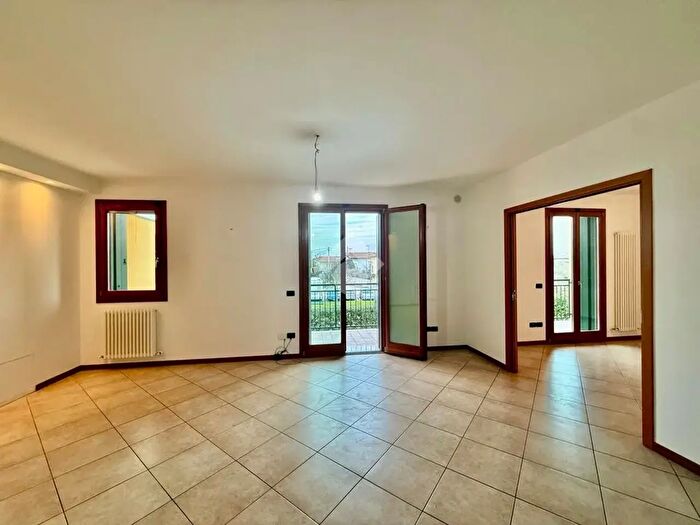 Appartamento quadrilocale in vendita in Via Michelangelo Buonarroti, Abano Terme