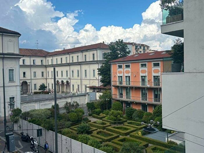 Appartamento quadrilocale in affitto in Via Gerolamo Borgazzi, Ticinese, Milano