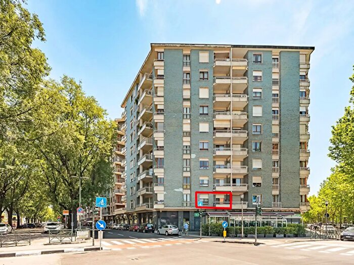 Appartamento trilocale in vendita in Corso Sebastopoli, Torino
