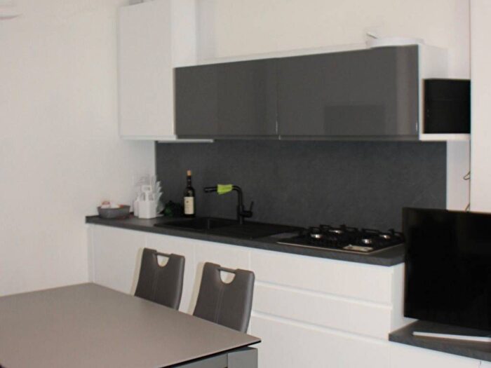 Appartamento bilocale in affitto in Via Camillo Benso di Cavour, Centro Lungolago, Lecco