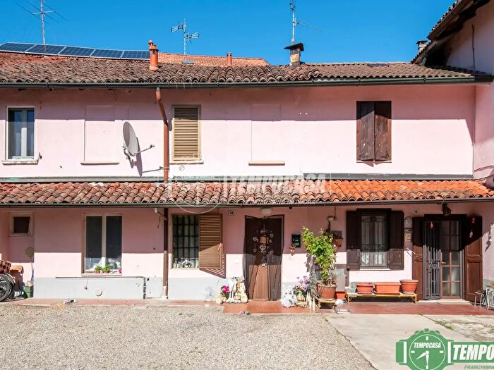 Appartamento trilocale in vendita in Piazza dei Caduti Mairano, Casaletto Lodigiano
