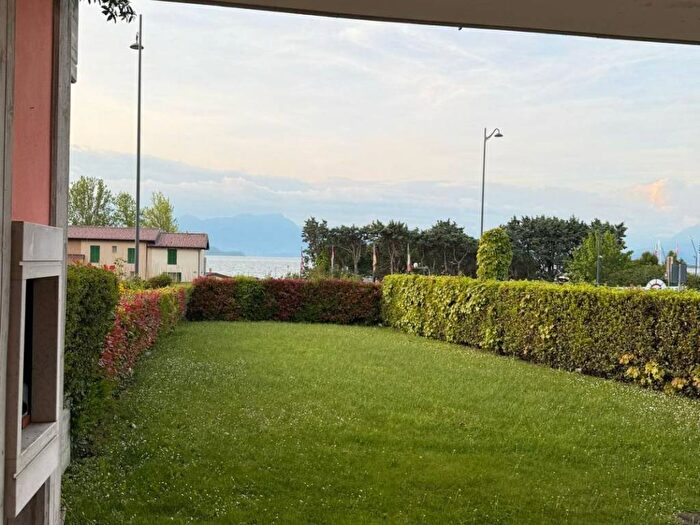 Appartamento trilocale in affitto in Via del Gobbo, Rivoltella, Desenzano del Garda