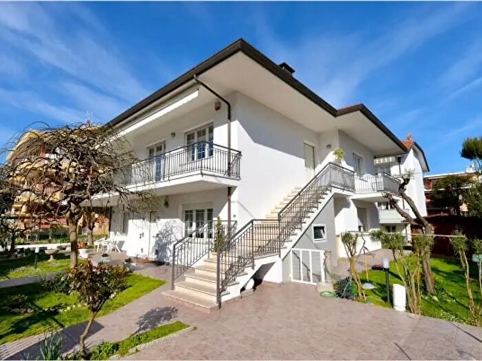 Casa con 6 locali in vendita in Riccione