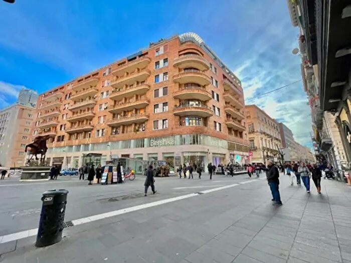 Appartamento trilocale in vendita in Via Concezione a Montecalvario, Napoli