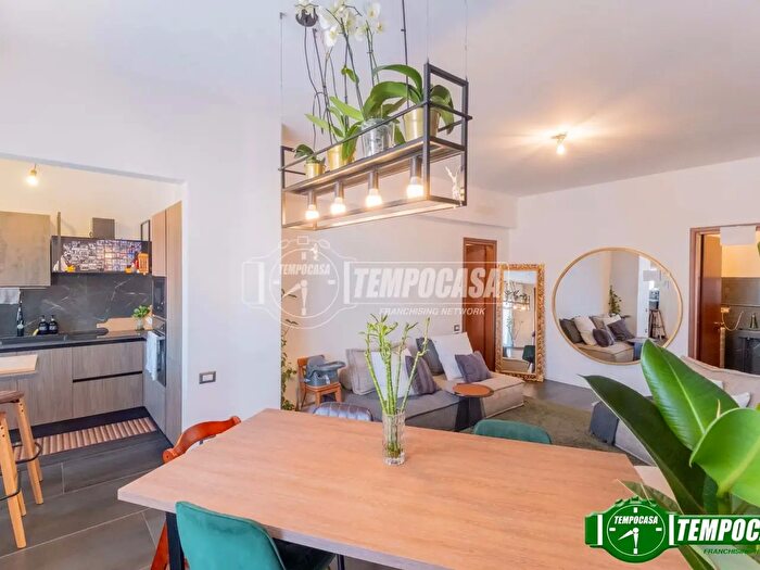 Appartamento trilocale in vendita in Via Federico De Roberto, Milano