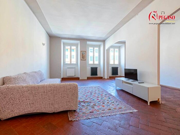 Appartamento con 5 locali in affitto in Piazza Giuseppe Mazzini, Centro, Pescia