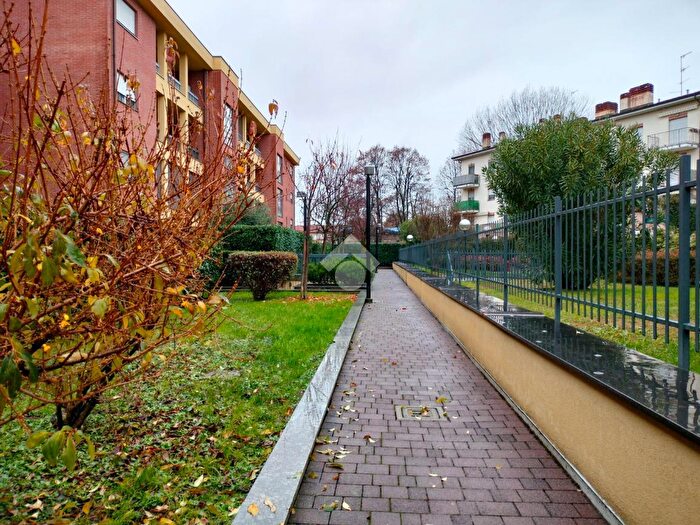 Appartamento trilocale in vendita in Via Rimembranze, Cesano Boscone