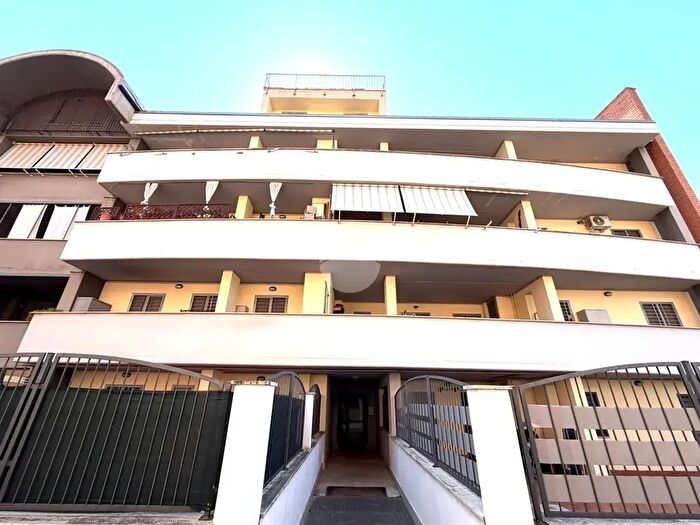 Appartamento trilocale in affitto in Via Alberto Marvelli, Roma