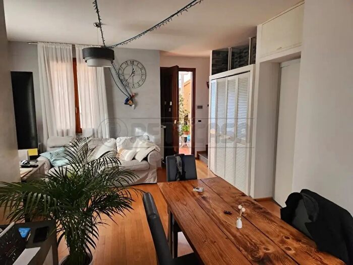 Casa quadrilocale in vendita in Via Falorni, Santa Maria A Monte