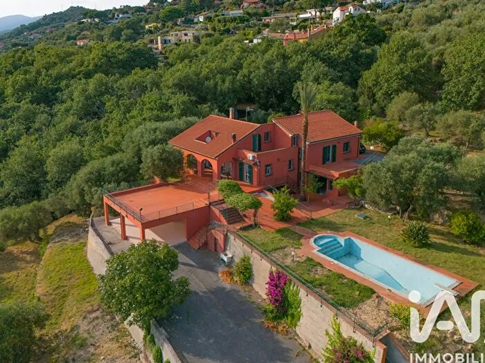Casa con 9 locali in vendita in Via al Bricco, Finale Ligure
