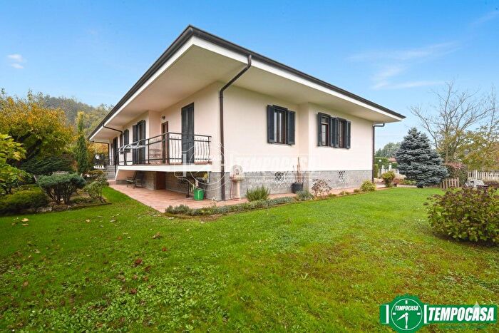 Casa con 5 locali in vendita in Via Salvatore Mura, Front