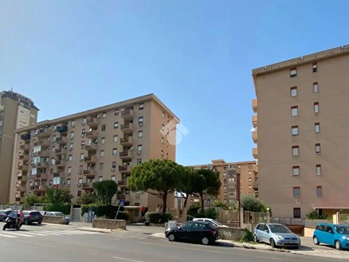 Appartamento trilocale in affitto in Via Albiri, Palermo