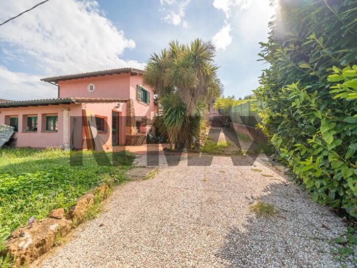 Casa con 6 locali in vendita in Via delle Coppe, San Cesareo