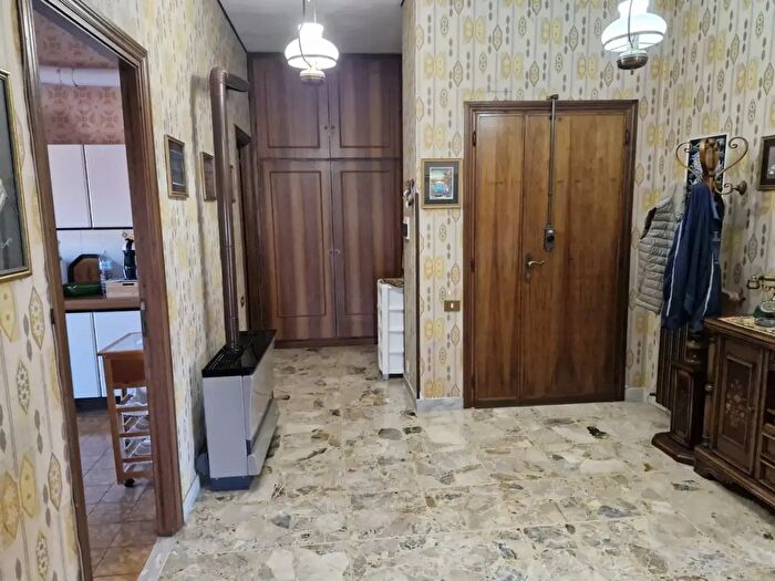 Appartamento con 5 locali in vendita in Via Nurachi, Roma