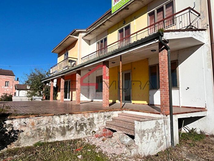 Casa con 10 locali in vendita in Sorga