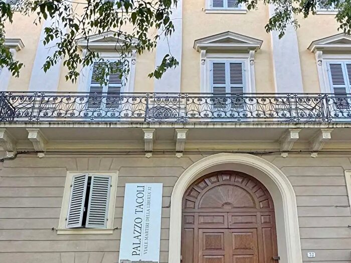 Appartamento trilocale in affitto in Viale Martiri della Libertà, Modena