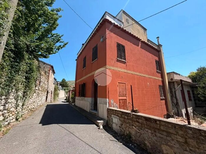 Casa quadrilocale in vendita in Via del Borghetto, Fara In Sabina