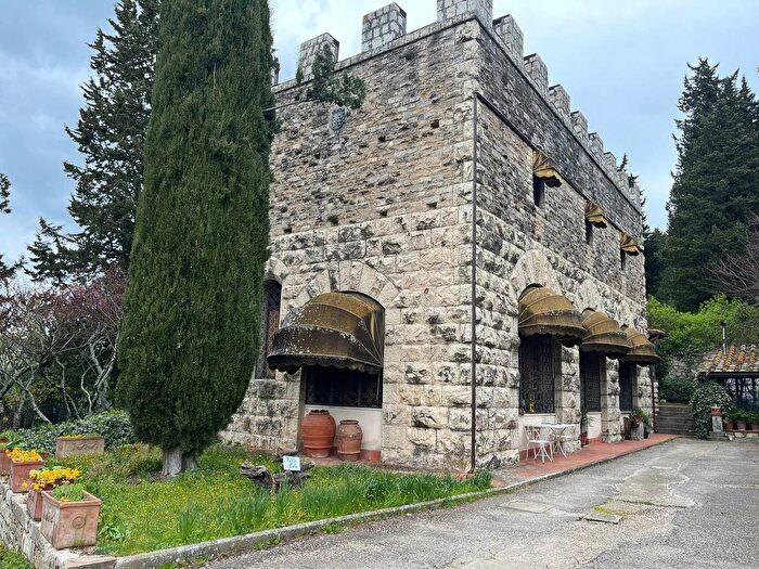 Casa con 8 locali in vendita in Bagno A Ripoli