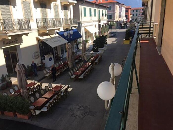 Appartamento con 6 locali in affitto in Forte Dei Marmi
