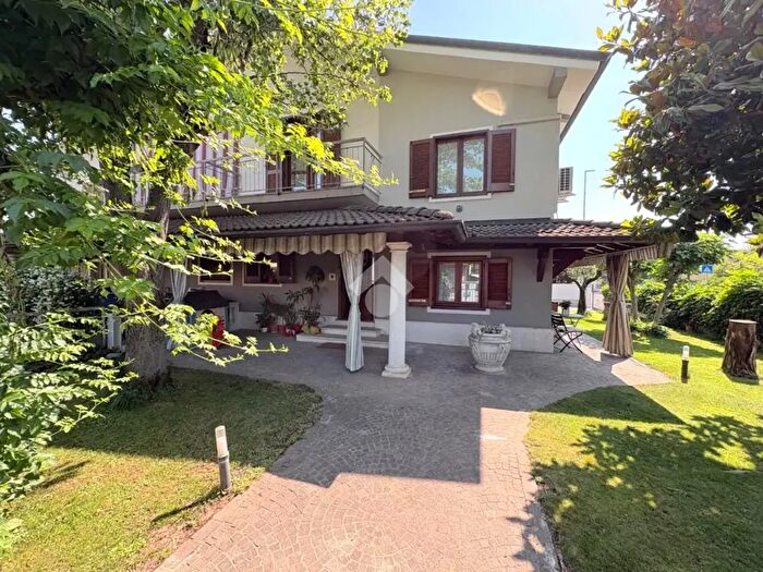 Casa quadrilocale in vendita in Via Bertoglio, Quinzano DOglio