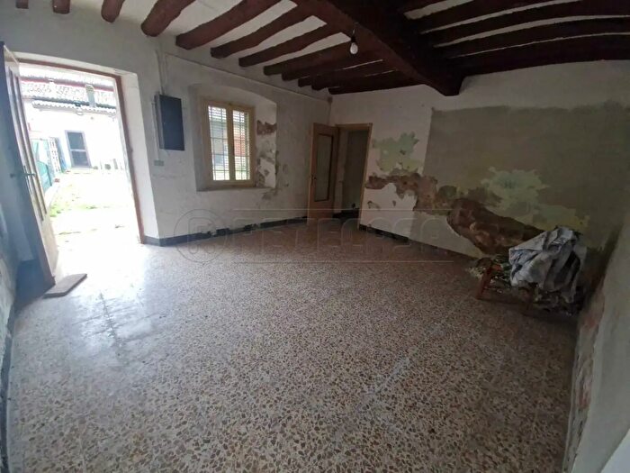 Casa con 5 locali in vendita in Via Amilcare Ponchielli, Castelverde