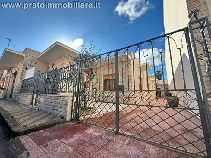 Casa con 6 locali in vendita in Via Achille Grandi, Squinzano