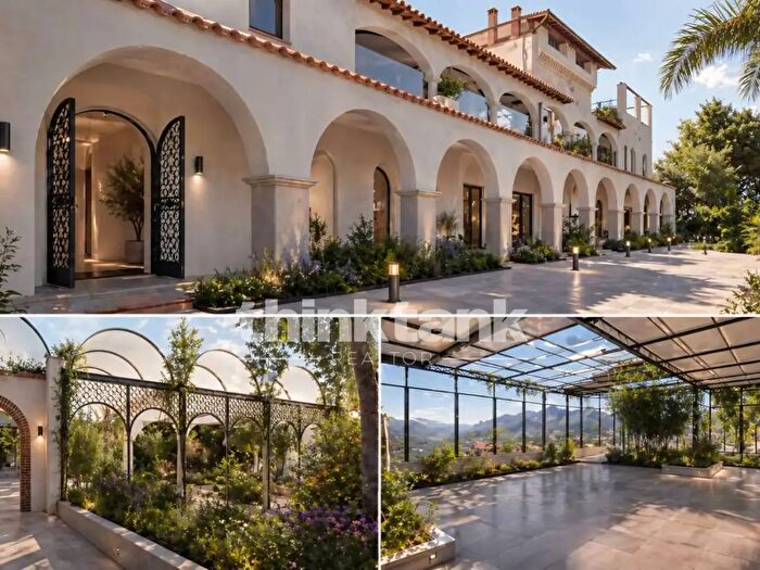 Casa con 15 locali in vendita in Via Francavilla, Taormina