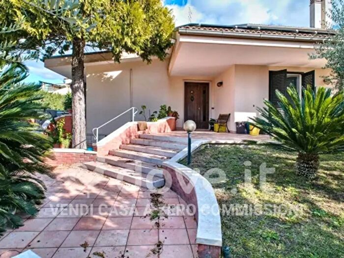 Casa con 6 locali in vendita in Via Piave, Crispiano