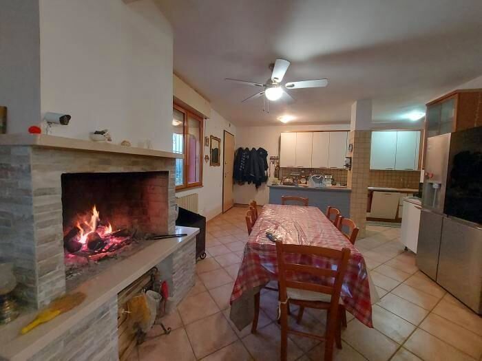 Appartamento con 5 locali in vendita in Via Cerasa, Trecastelli