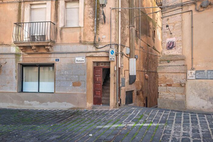 Appartamento con 5 locali in vendita in Via Romano, Caltagirone