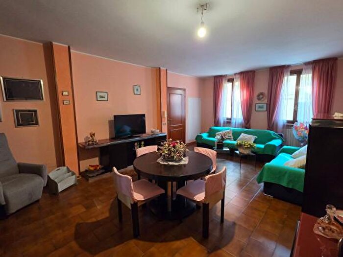 Appartamento trilocale in vendita in Via Giuseppe Garibaldi, Gualtieri