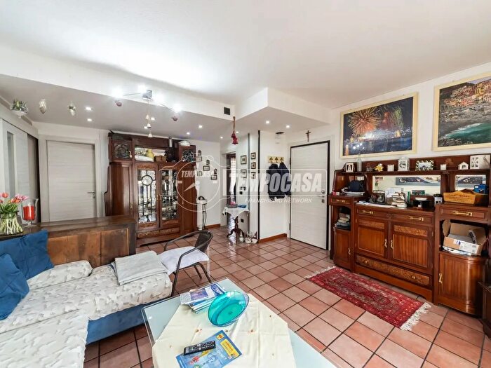 Appartamento quadrilocale in vendita in Via Carlo Porta B, Barzago