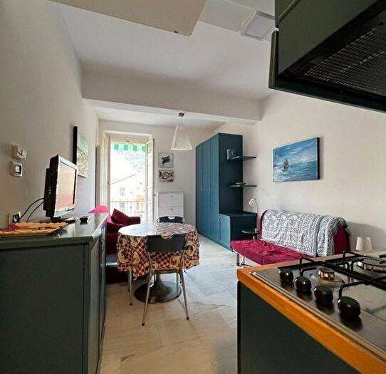 Appartamento monolocale in affitto in Vico Marassi, Centro, Finale Ligure