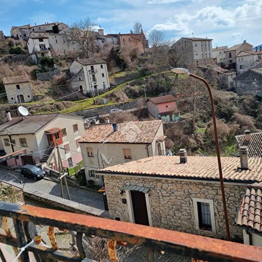 Casa quadrilocale in vendita in Indipendente II Vicolo Incoronato, Castel Di Sangro