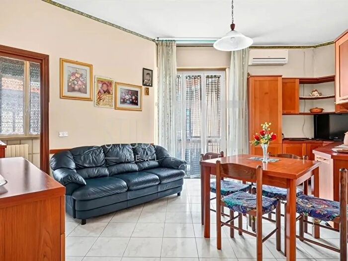 Appartamento trilocale in vendita in Via Pietro Maroncelli, Limbiate