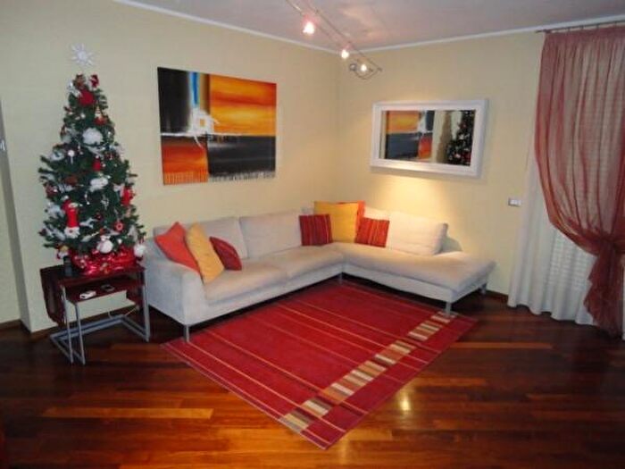 Casa con 6 locali in vendita in Russi