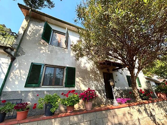 Casa quadrilocale in vendita in Via Callaro, Marliana