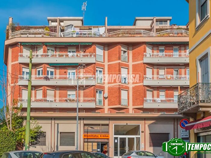 Appartamento trilocale in vendita in Via Cinque Maggio, Milano
