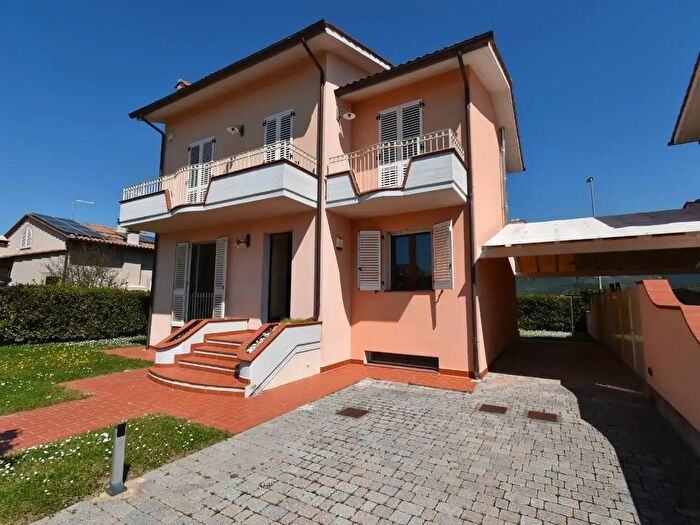 Casa con 11 locali in vendita in San Giuliano Terme