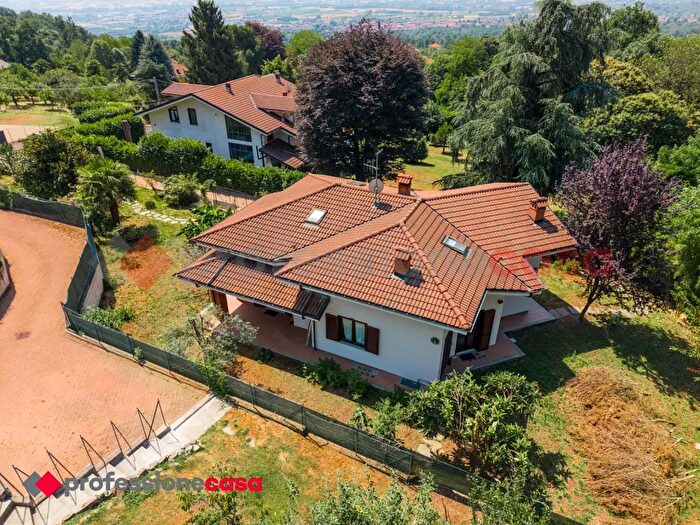 Casa con 10 locali in vendita in Strada Pero, Cantalupa