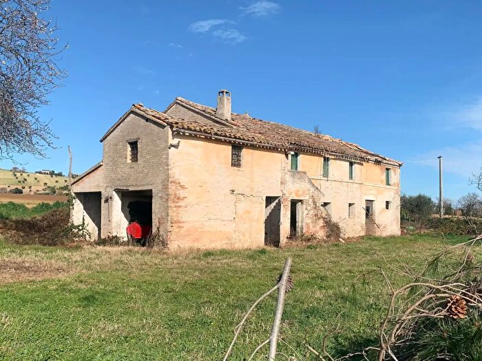 Casa con 10 locali in vendita in Via Vallememoria, Recanati