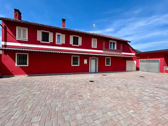 Casa con 5 locali in vendita in Via Biagio Canevari, Dorno