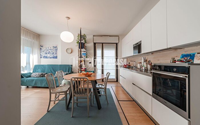 Appartamento quadrilocale in vendita in Via Ugo Tognazzi, Milano