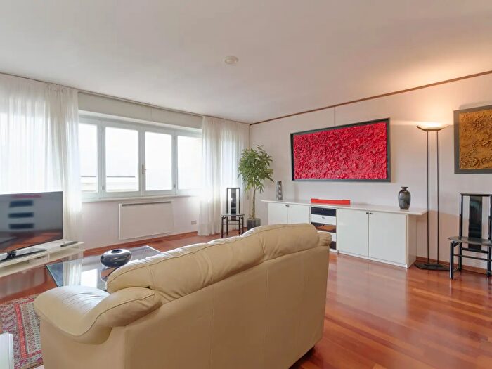 Appartamento trilocale in vendita in Via per Brunate, Como