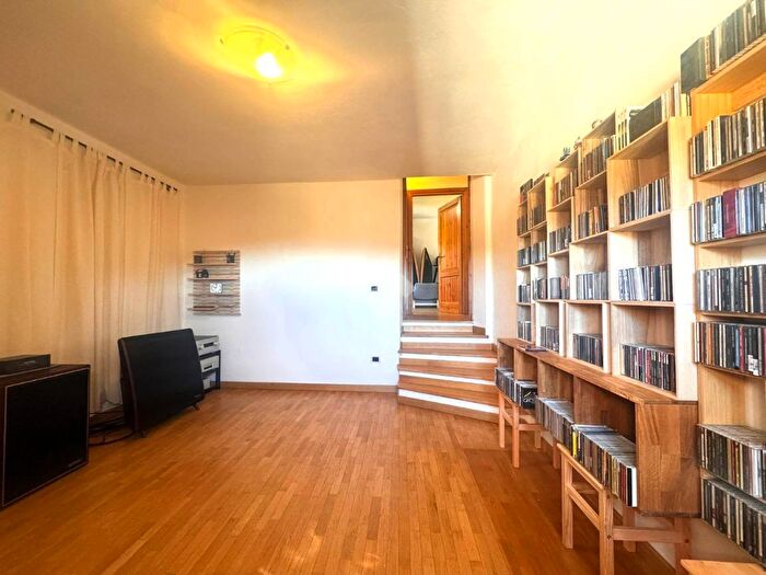 Casa con 6 locali in vendita in Via di Valdibrana, Pistoia