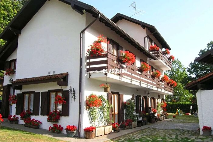 Casa con 19 locali in vendita in Via Cantarana Arona Novara, Arona